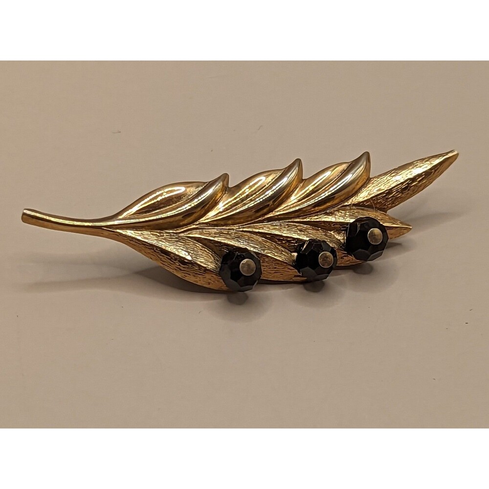 Vintage leaf brooch